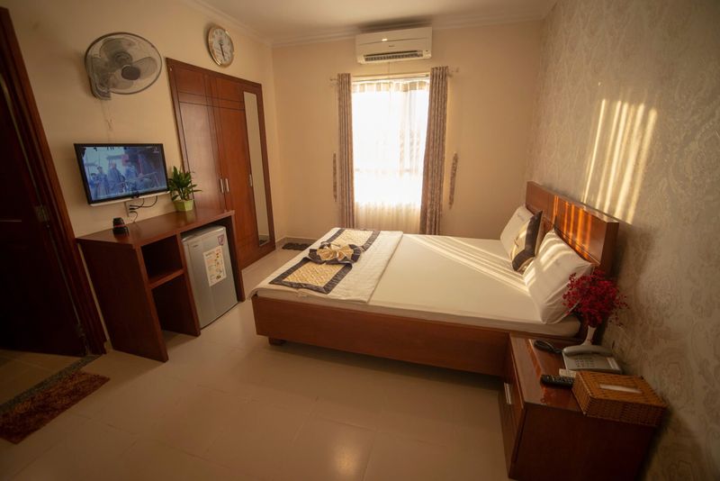 KHÁCH SẠN HUỲNH ĐỨC